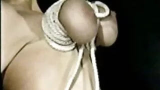 লাল কেশিক যুবতী মাইল ...