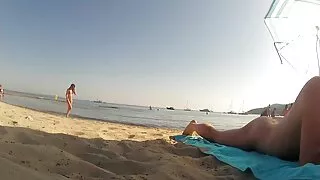 বিশাল স্বর্ণকেশী মান ...